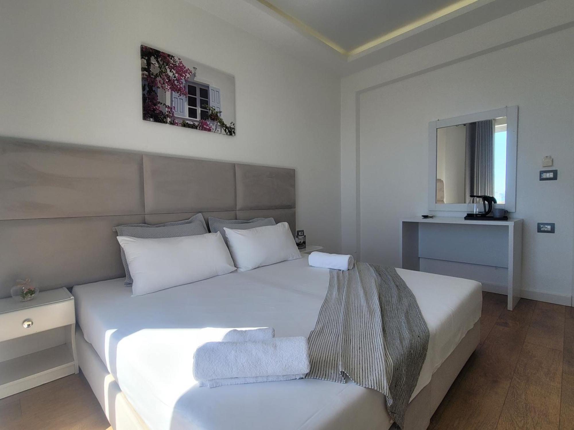 Hotel Myrtai - City Center Sarandë Eksteriør billede