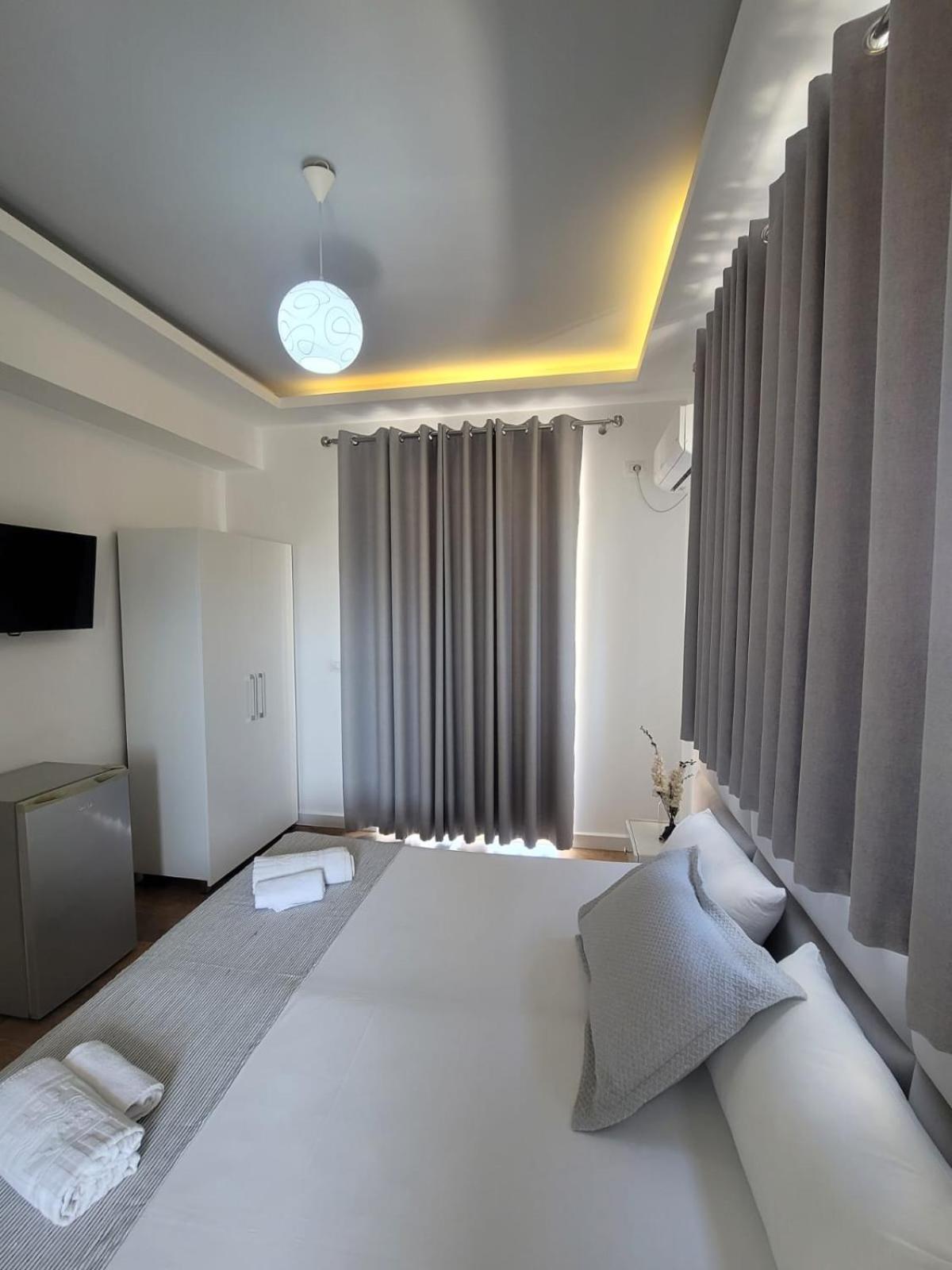 Hotel Myrtai - City Center Sarandë Eksteriør billede