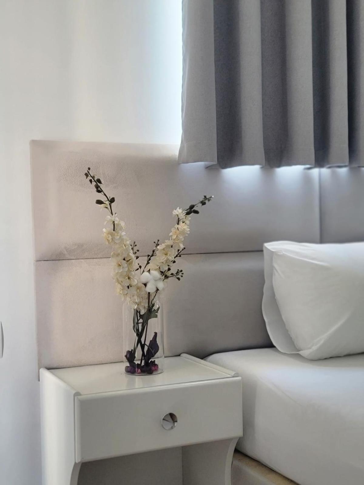 Hotel Myrtai - City Center Sarandë Eksteriør billede
