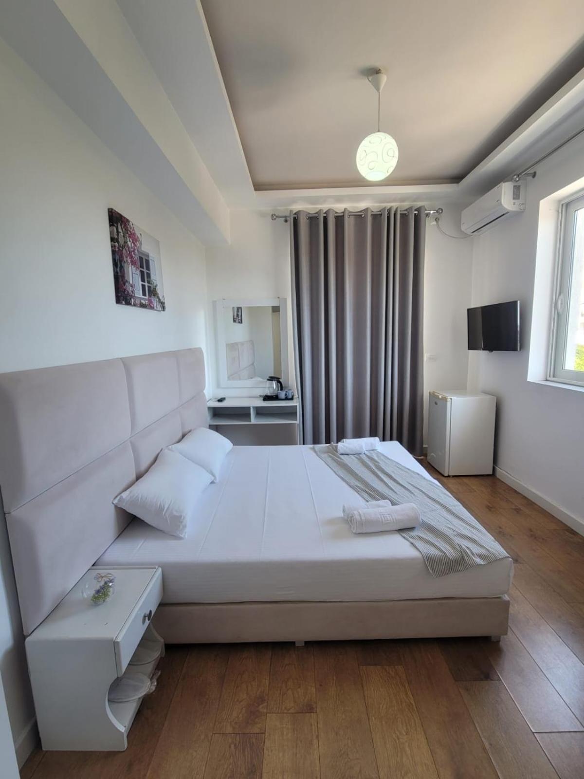 Hotel Myrtai - City Center Sarandë Eksteriør billede
