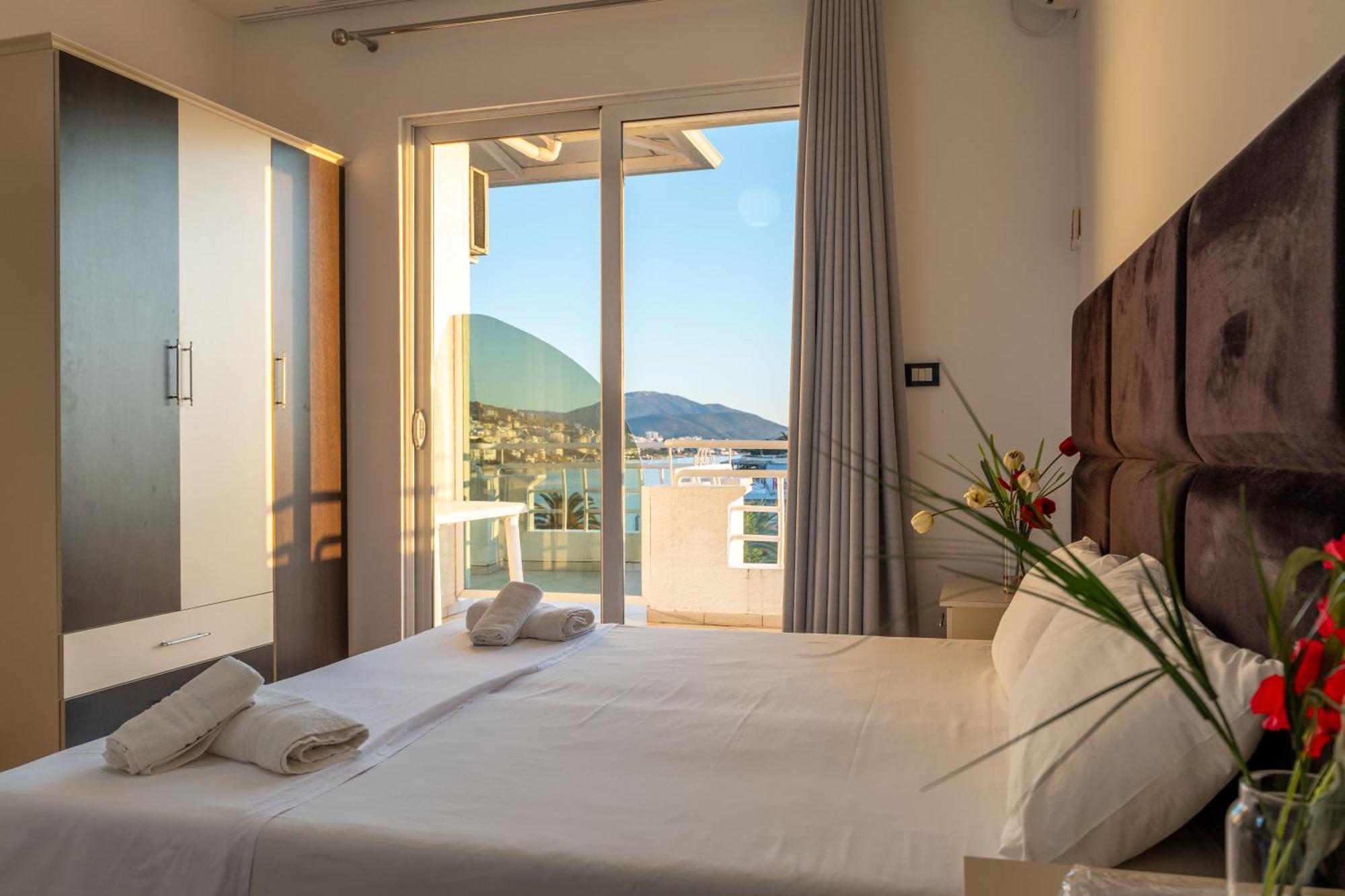 Hotel Myrtai - City Center Sarandë Eksteriør billede