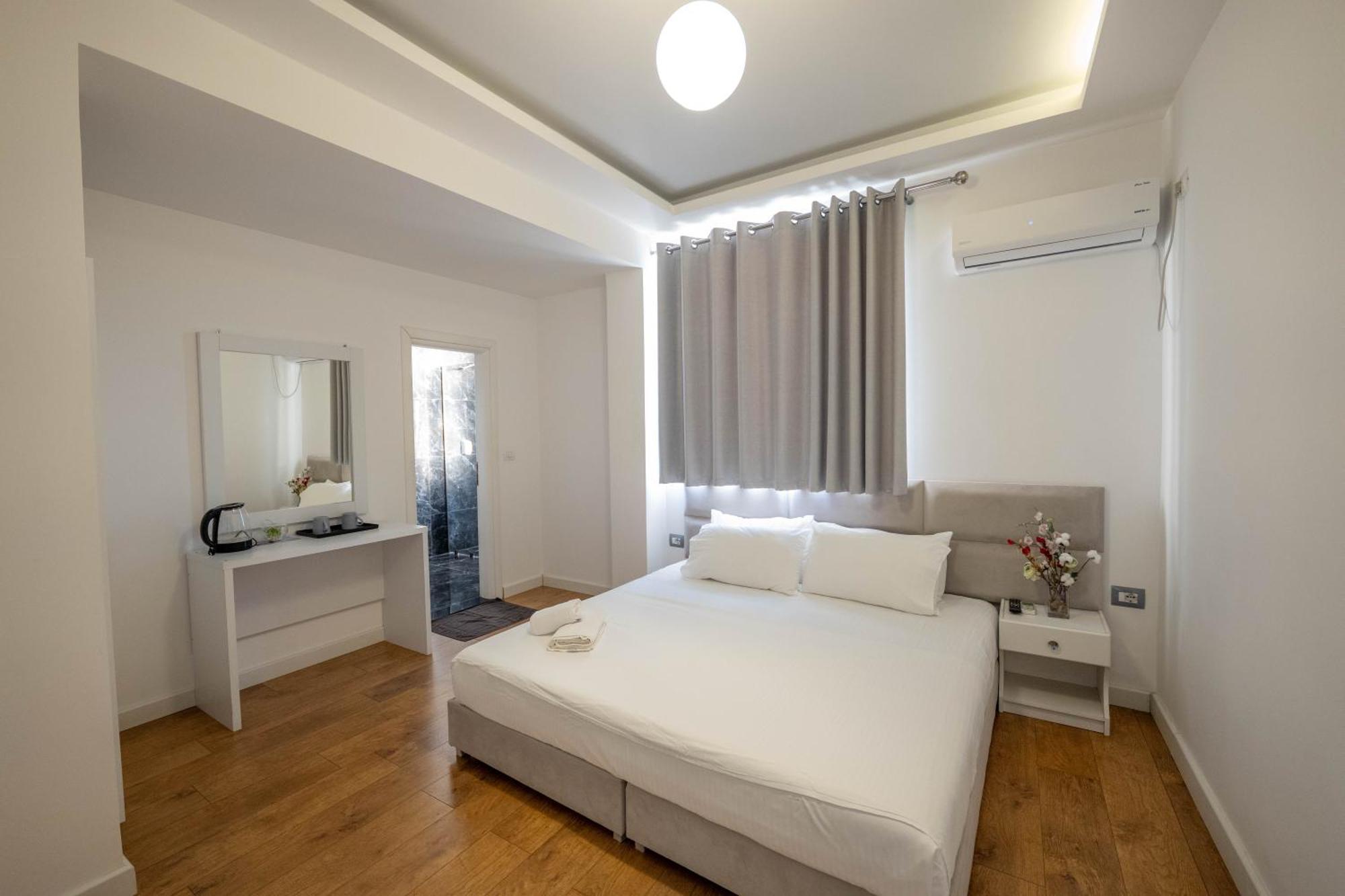 Hotel Myrtai - City Center Sarandë Eksteriør billede