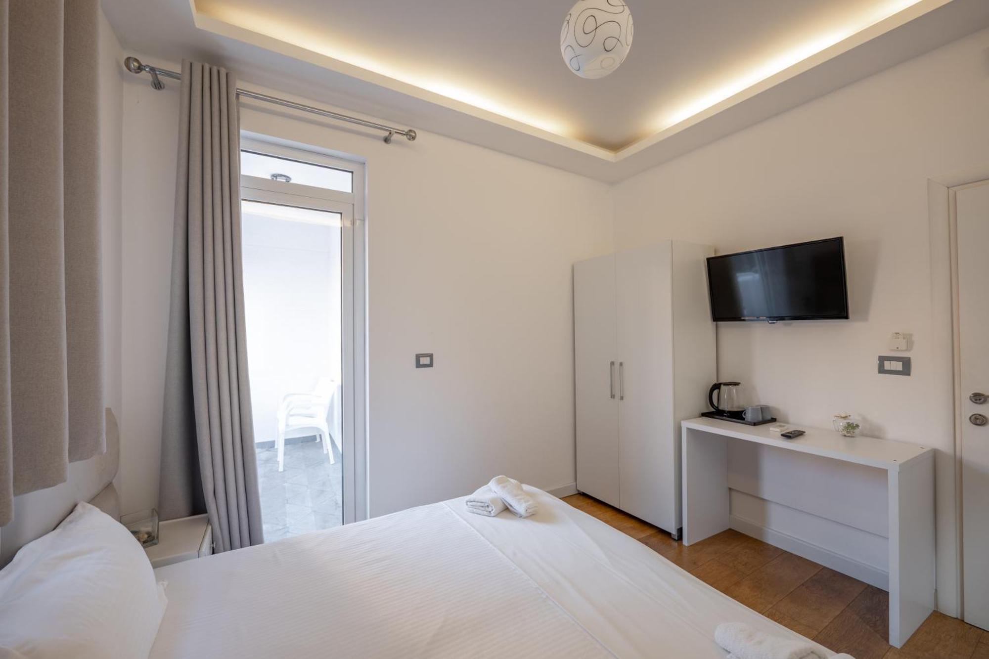 Hotel Myrtai - City Center Sarandë Eksteriør billede