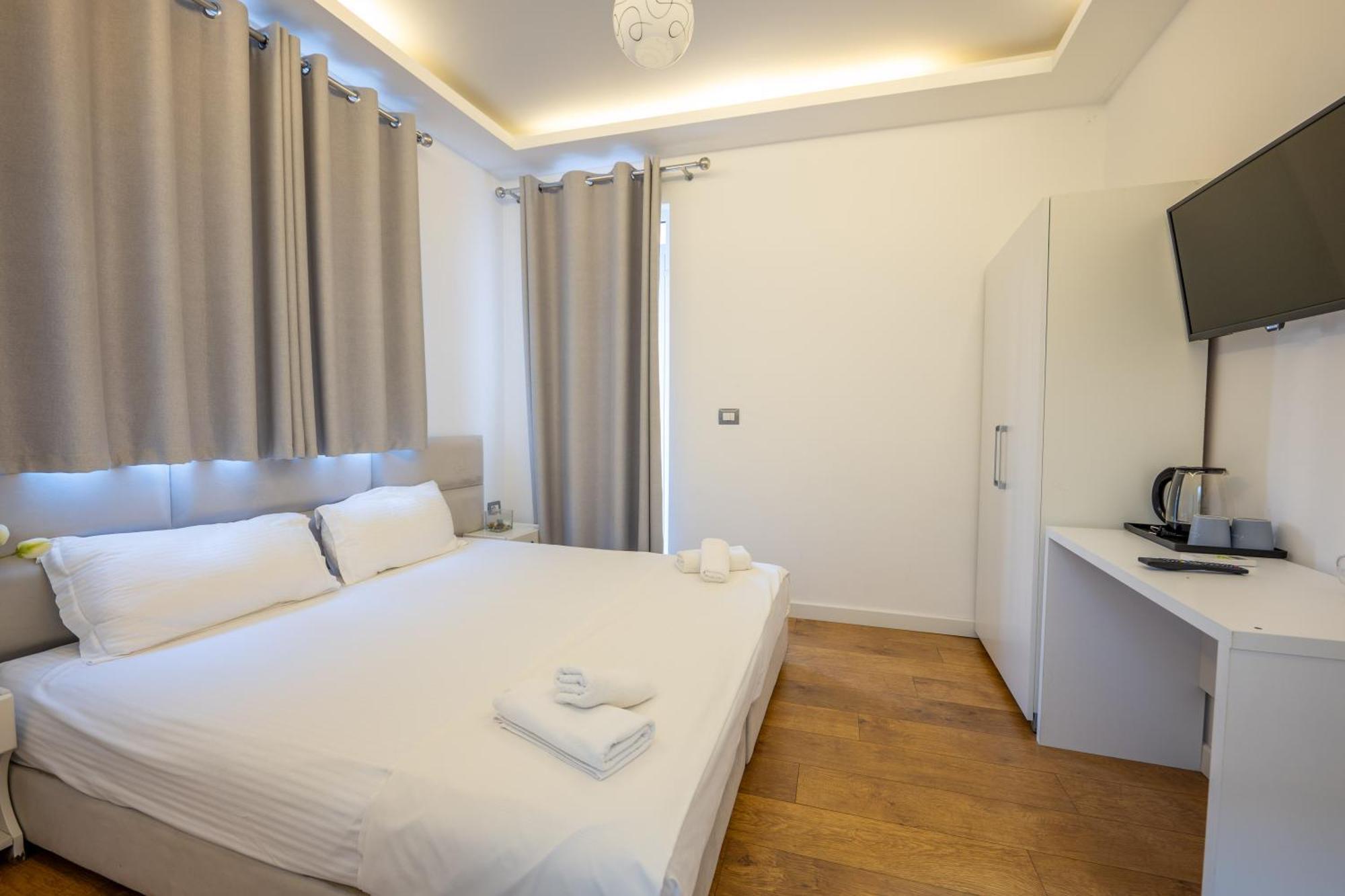 Hotel Myrtai - City Center Sarandë Eksteriør billede