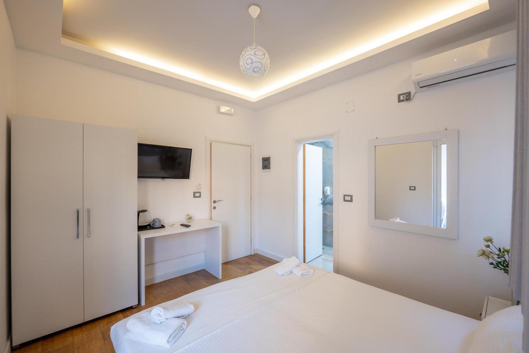 Hotel Myrtai - City Center Sarandë Eksteriør billede