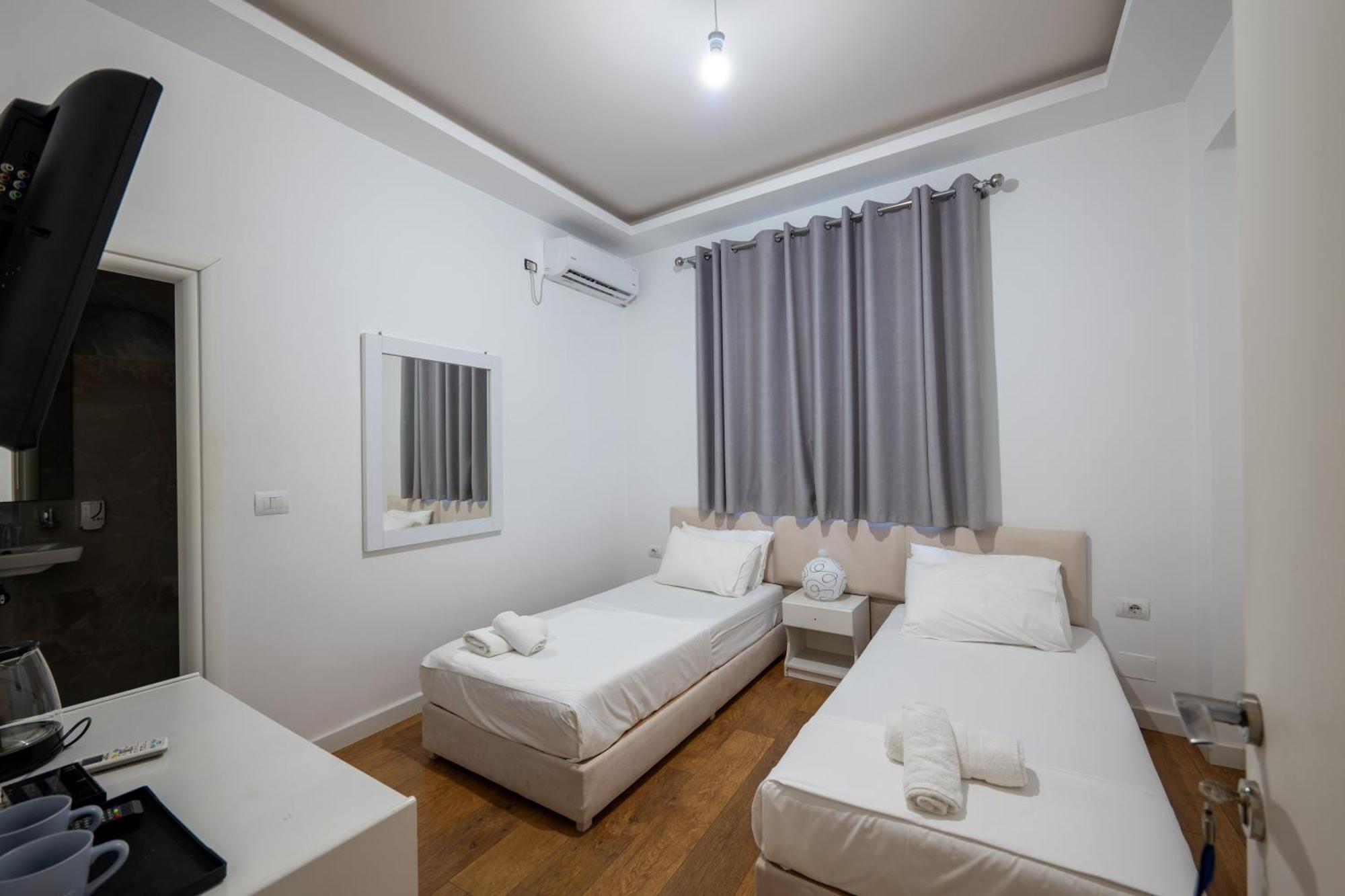 Hotel Myrtai - City Center Sarandë Eksteriør billede