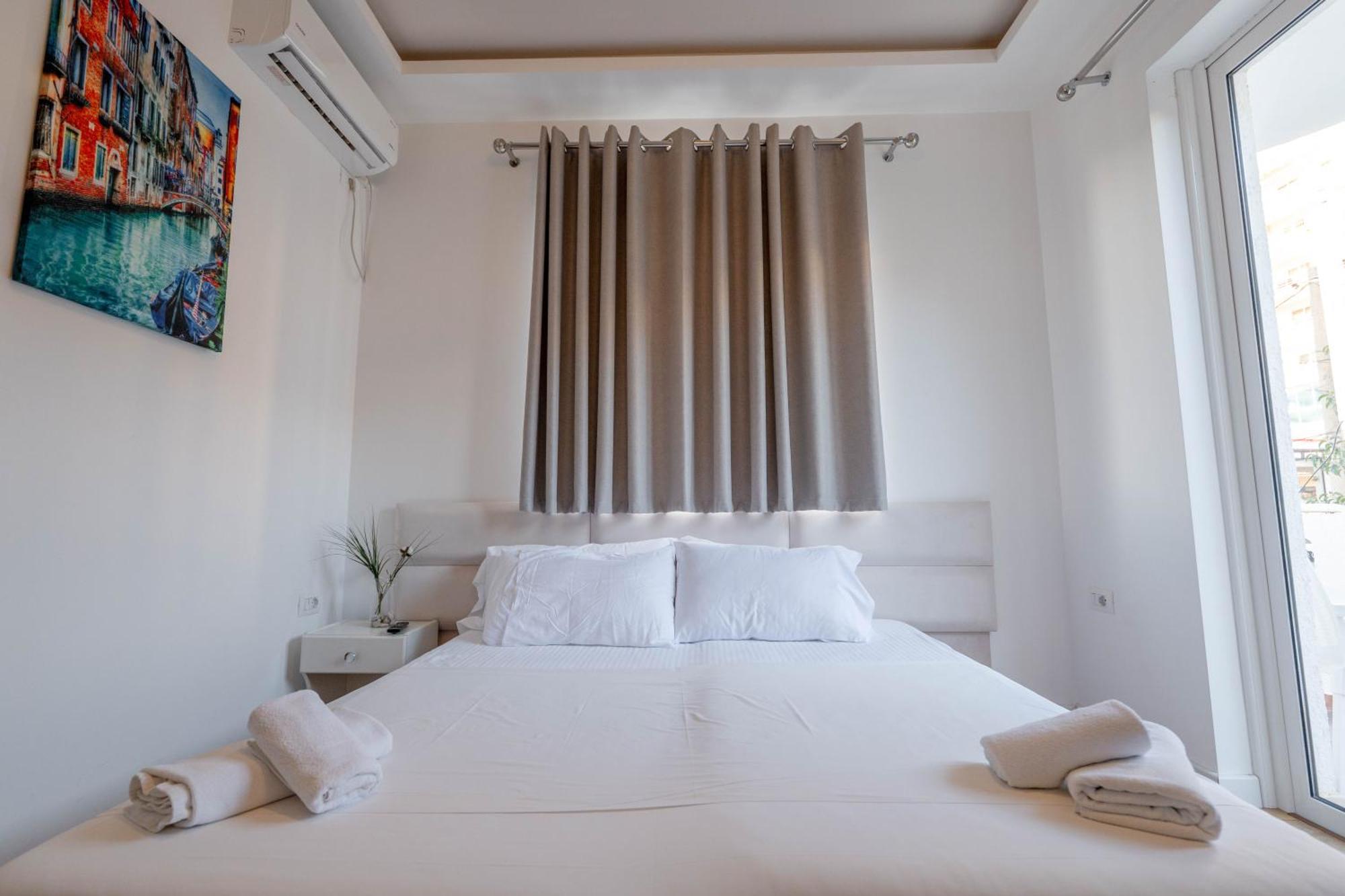 Hotel Myrtai - City Center Sarandë Eksteriør billede