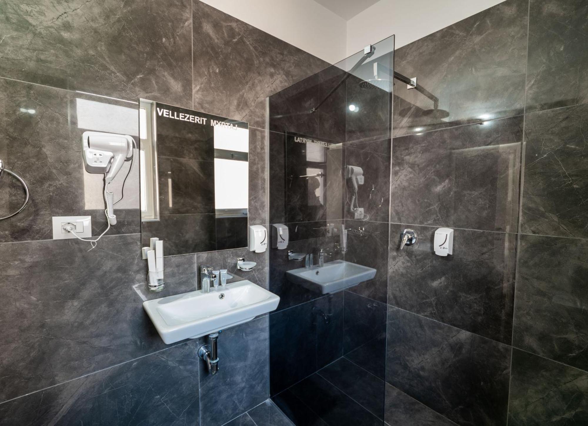 Hotel Myrtai - City Center Sarandë Eksteriør billede
