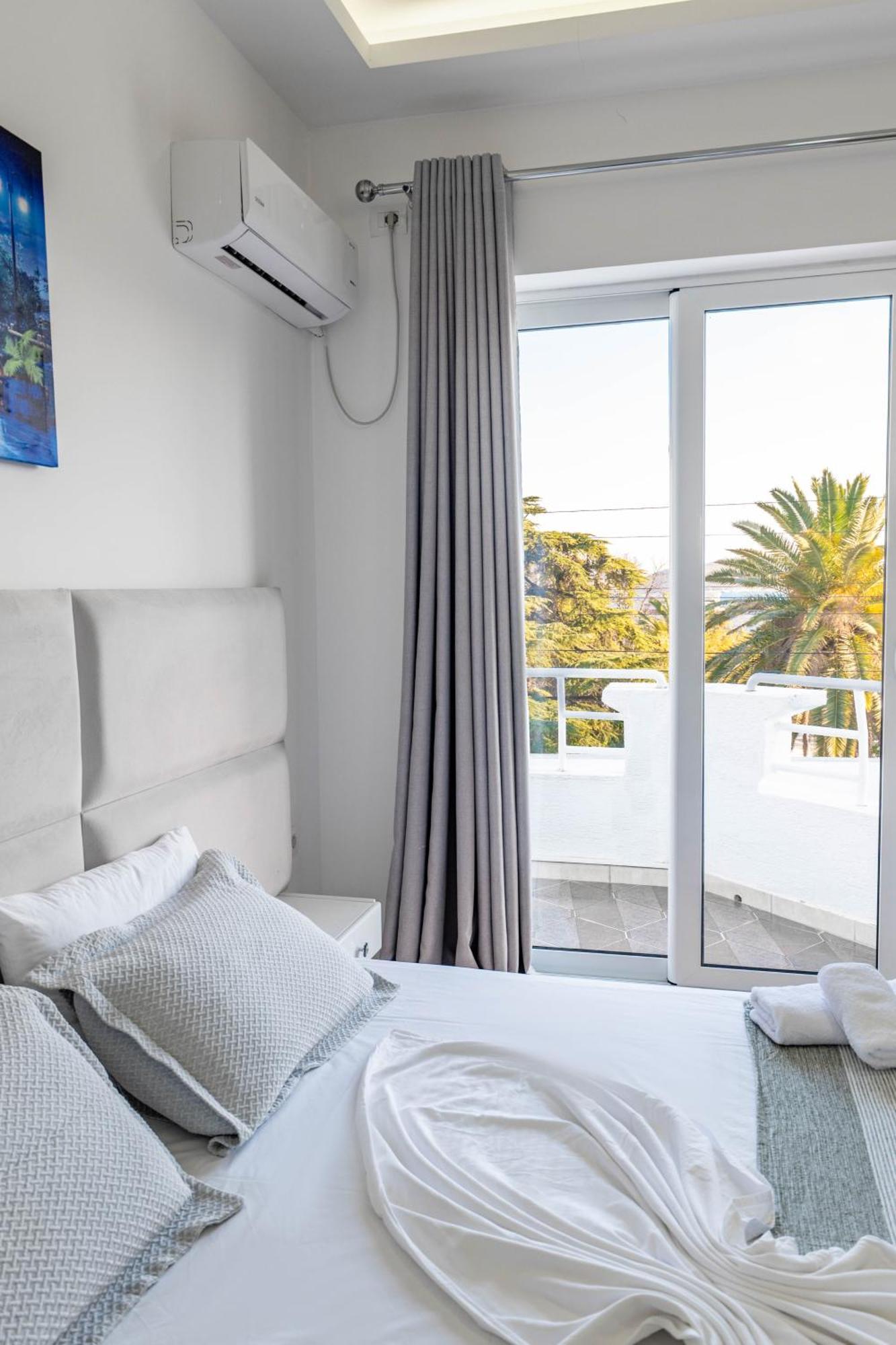 Hotel Myrtai - City Center Sarandë Eksteriør billede